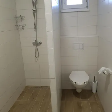R And E Apartmán *