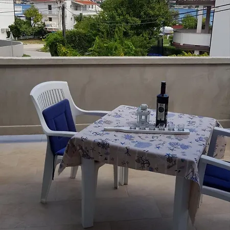 Apartmán R And E