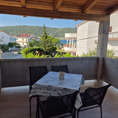R And E Apartmán