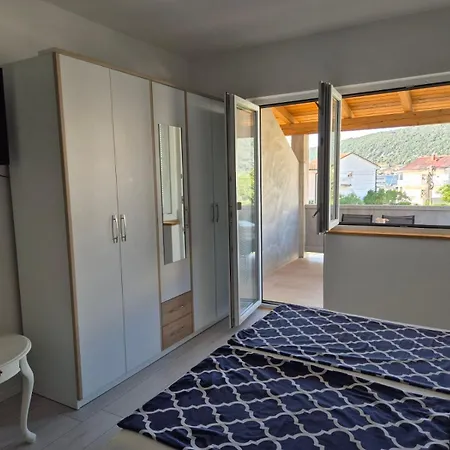 R And E Apartmán