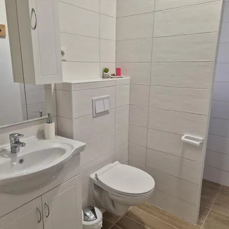 Apartmán R And E