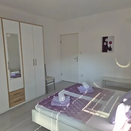 R And E Apartmán *