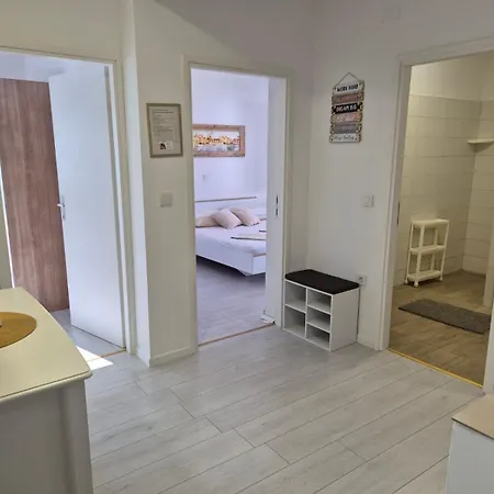R And E Apartmán