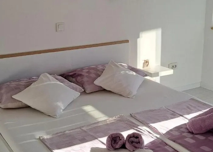 R And E Apartman Supetarska Draga