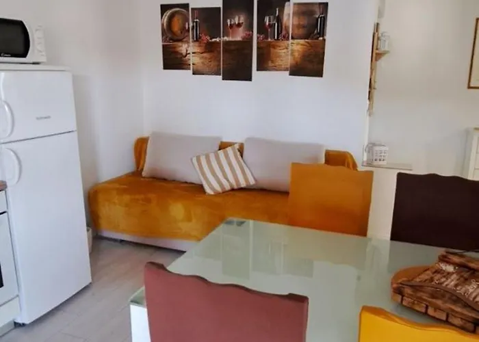 Apartman R And E