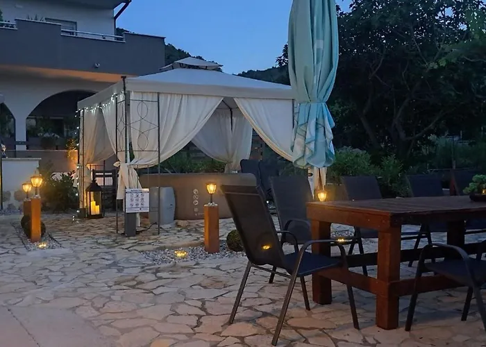 R And E Apartman Supetarska Draga