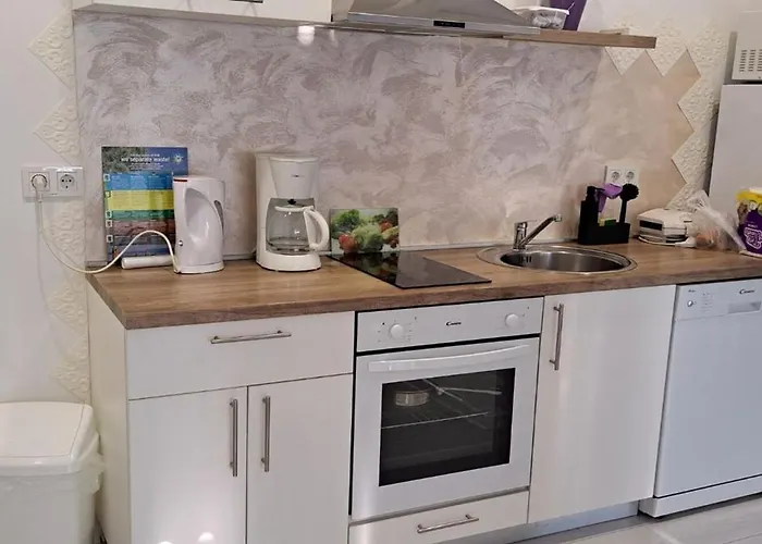 R And E * Supetarska Draga