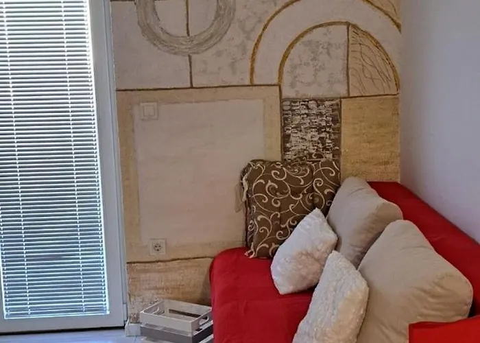 Apartman R And E